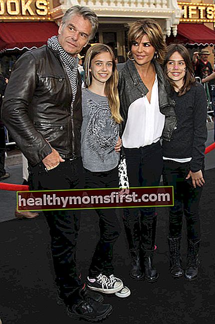 Harry Hamlin, Lisa Rinna dan 2 putri mereka di pemutaran perdana dunia