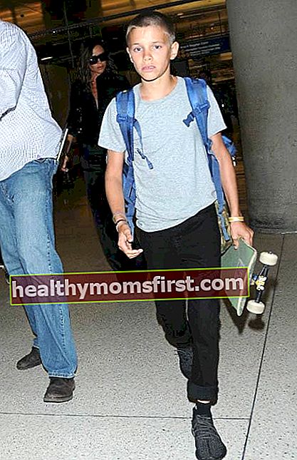 Romeo Beckham di bandara LAX di Los Angeles pada Agustus 2016
