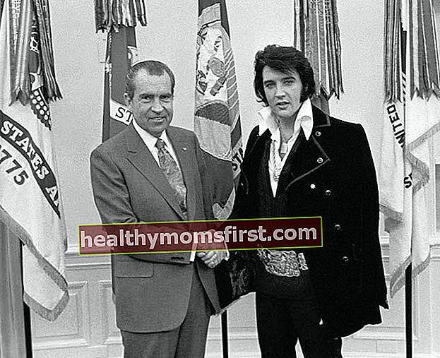 Elvis Presley saat bertemu dengan Presiden AS ke-37 Richard Nixon pada tahun 1970
