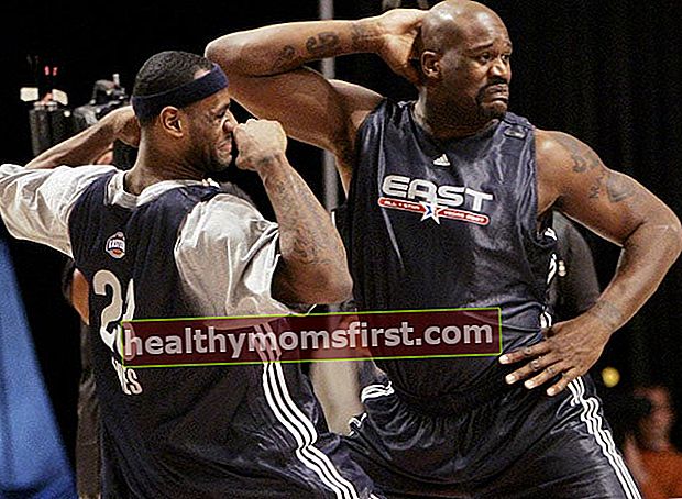 Shaquille O'Neal dan LeBron James menari bersama selama latihan basket NBA All Star pada Februari 2007
