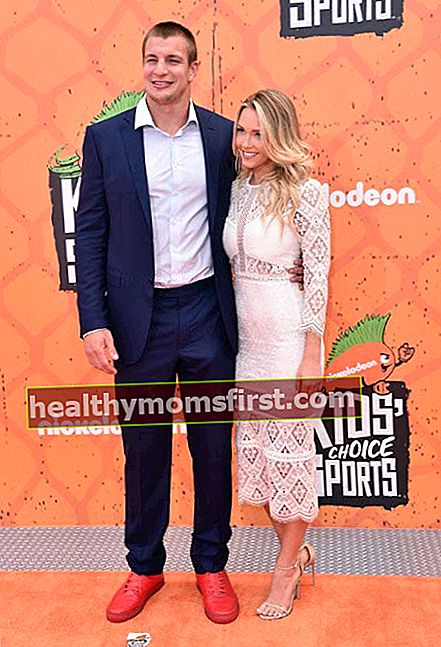 Rob Gronkowski dengan pacarnya Camille Kostek di Nickelodeon Kids 'Choice Sports Awards 2016