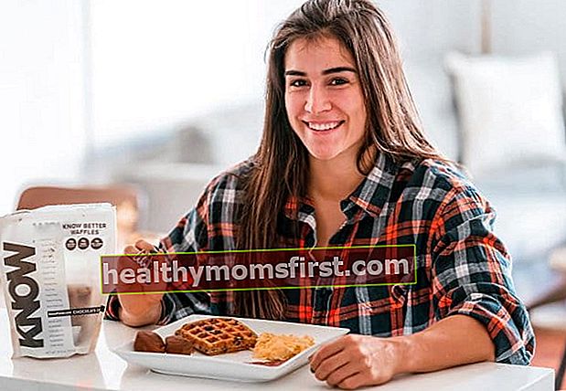 Lauren Fisher makan muffin dan wafel sebagai sarapan pada bulan November 2018