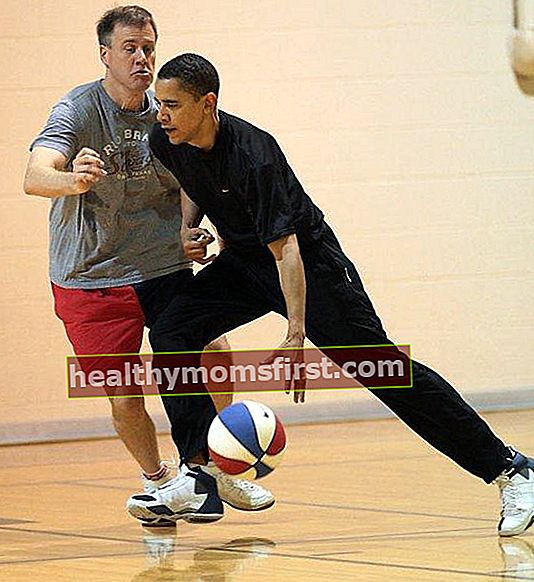 Barack Obama bermain basket