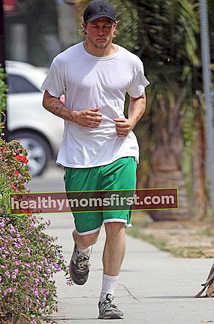 Charlie Hunnam pergi untuk lari di luar ruangan