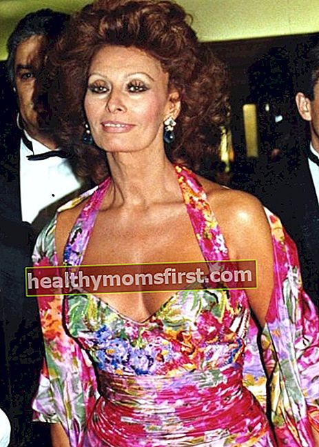 Sophia Loren seperti yang terlihat dalam gambar yang diambil di Paris pada upacara penghargaan César pada tahun 1991
