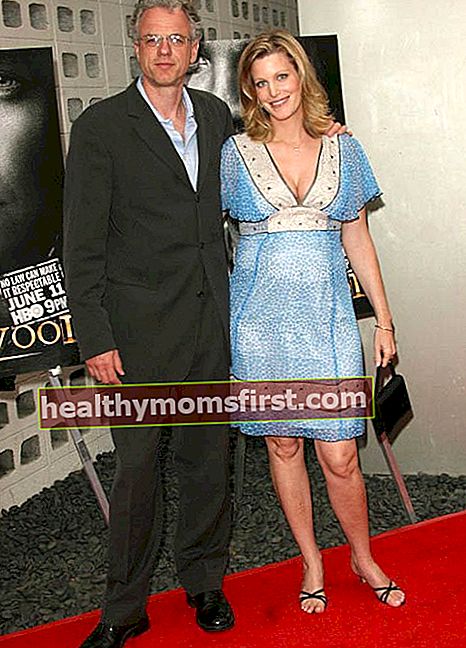 Anna Gunn dan Alastair Duncan di pemutaran perdana musim Deadwood pada Juli 2006
