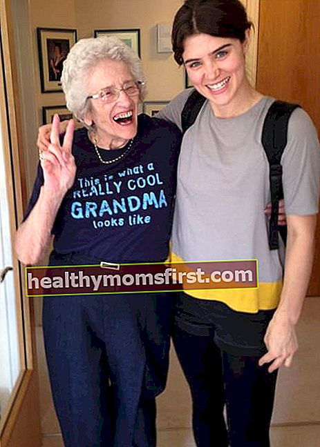 Люсі Гріффітс (праворуч) з бабусею, як це бачили в серпні 2014 року