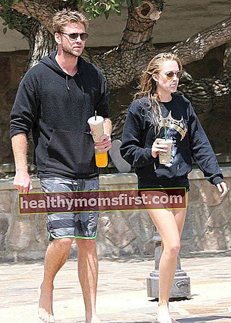 Maika Monroe ve Liam Hemsworth, Temmuz 2015'te Malibu'da bir geziye çıkarken