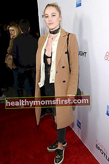 Maika Monroe, Kasım 2016'da Airbnb Açık LA sırasında The Oasis'teki Açık Spot'ta