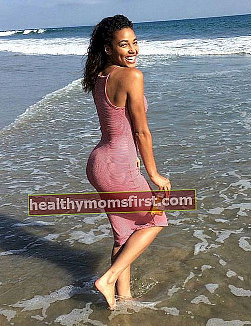 Kylie Bunbury โชว์ส่วนเว้าส่วนโค้งของเธอในขณะที่เธอใช้เวลาสนุกสนานบนชายหาดในวันที่ 4 กรกฎาคม 2015