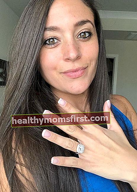 Sammi Giancola ที่เห็นขณะถ่ายเซลฟี่และโชว์แหวนของเธอในเดือนมกราคม 2020
