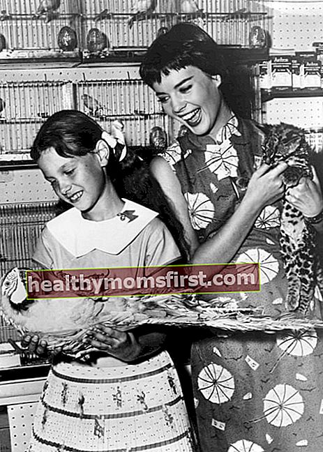 ナタリー・ウッド（右）と妹のラナ・ウッド（1956年）