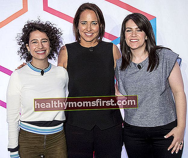 Ketua Pengarang Marie Claire, Anne Fulenwider (Pusat) menemubual Abbi Jacobson dan Ilana Glazer (Kiri) semasa Minggu Internet di New York pada Mei 2015