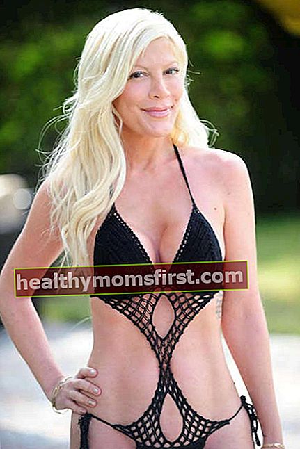 Tori Spelling in bikini saat pemotretan Michael Simon di LA