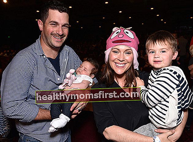 Alyssa Milano bersama suami David, anak Milo dan anak perempuan Elizabella.