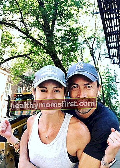 2019 년 7 월 미국 뉴욕 주 뉴욕에서 Andrew Shue와 함께 찍은 사진에 나오는 Amy Robach