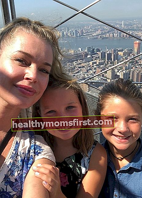 Rebecca Romijn dalam selfie dengan putrinya pada Agustus 2018