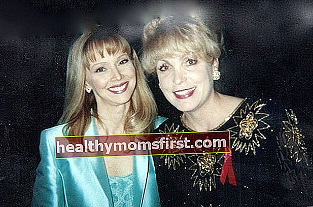 Shelley Long (Kiri) dan Terrie Frankel pada 1996 Cable Ace Awards