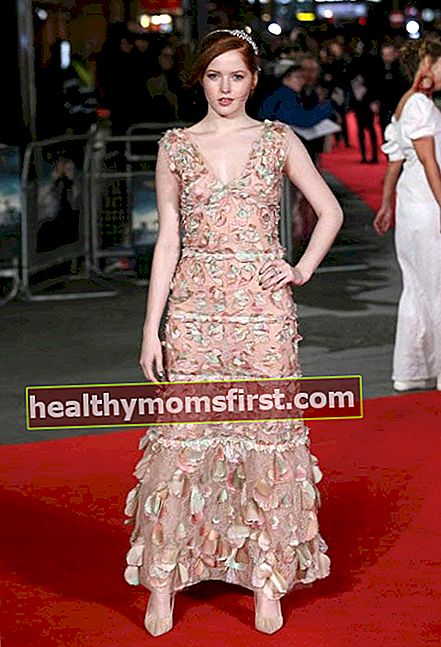 Еллі Бамбер на прем'єрі "Гордість та упередження та зомбі" у Лондоні у лютому 2016 року