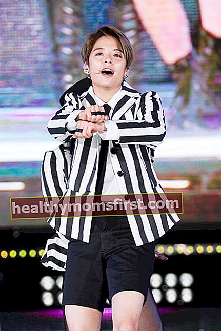 Amber Liu seperti yang terlihat saat tampil di Jeju K-Pop Festival pada 25 Oktober 2015