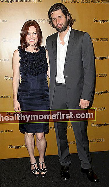 Julianne Moore dan Bart Freundlich tiba di Hadiah Hugo Boss 2008 di Museum Solomon R. Guggenheim.