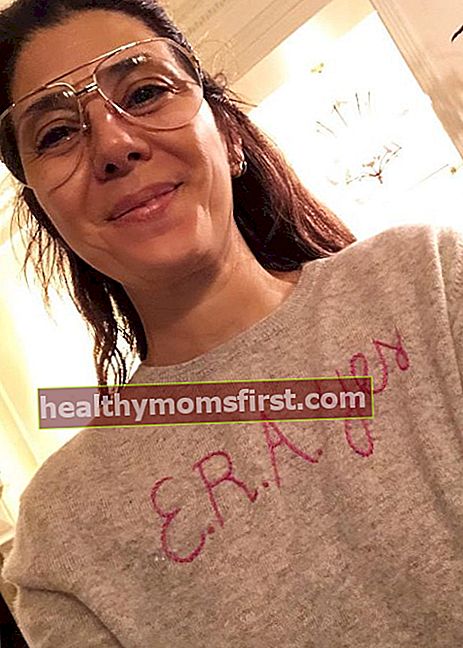 Marisa Tomei dalam selfie Instagram seperti yang terlihat pada Maret 2019