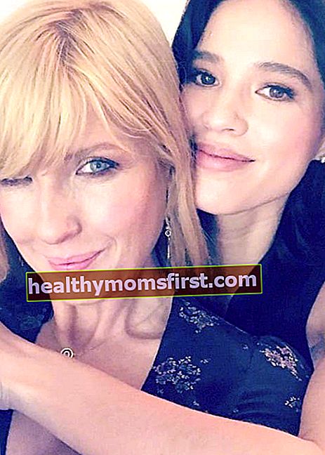 Kelly Reilly (Kiri) dan Kelsey Asbille dalam selfie Instagram pada Januari 2018