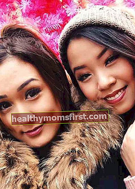 Lauren Riihimaki (Kiri) dan Angela Chau dalam selfie pada Desember 2017