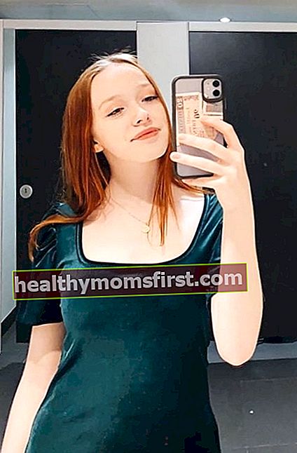 Amybeth McNulty saat mengambil selfie cermin pada Desember 2019