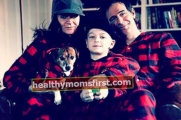 Michelle bertemu dengan suami Jack Davenport, anak lelaki Harry, dan anjing mereka Frank pada Januari 2019