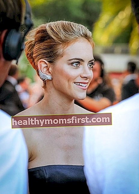 Emily Wickersham, 18 Haziran 2014'te çekilmiş bir fotoğrafta görüldüğü gibi