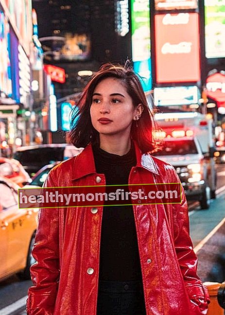 Coleen Garcia saat berpose untuk kamera di Times Square di New York City, New York pada Oktober 2019
