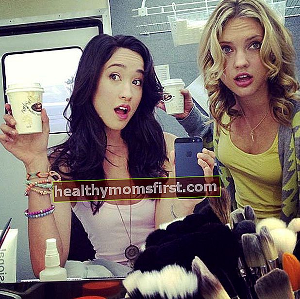 Christina Masterson 2013 yılında Ciara Hanna ile makyaj odasında setteyken