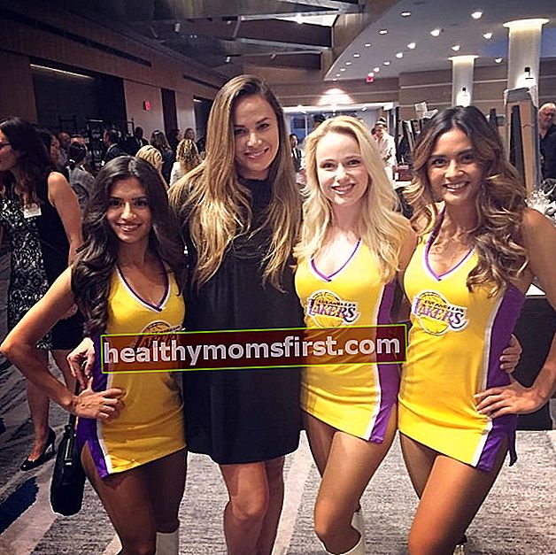 Moon Bloodgood with the Laker Girls у жовтні 2018 року