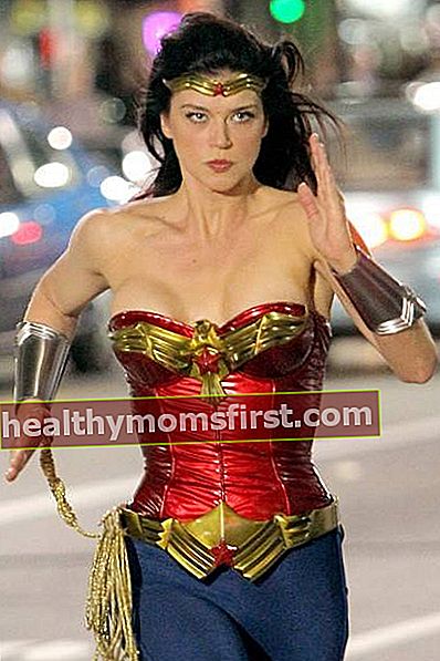 Adrianne Palicki sebagai Wonder Woman