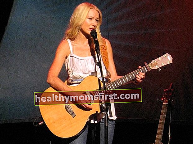 Jewel แสดงที่ Coquitlam, British Columbia, Canada ในเดือนกรกฎาคม 2551