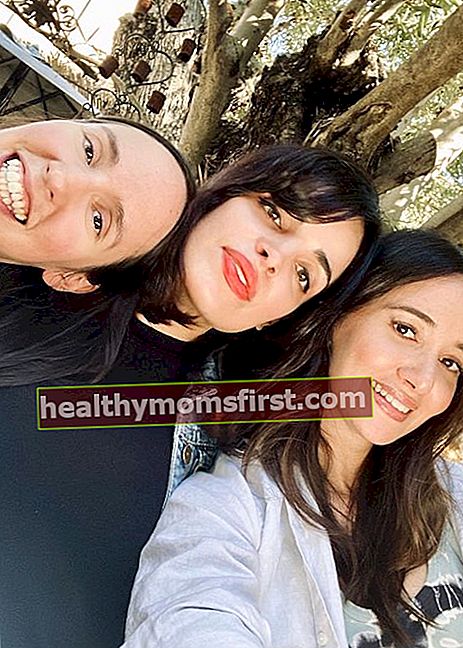 Сара Малакул Лейн зі своїми друзями-матерями в листопаді 2019 року