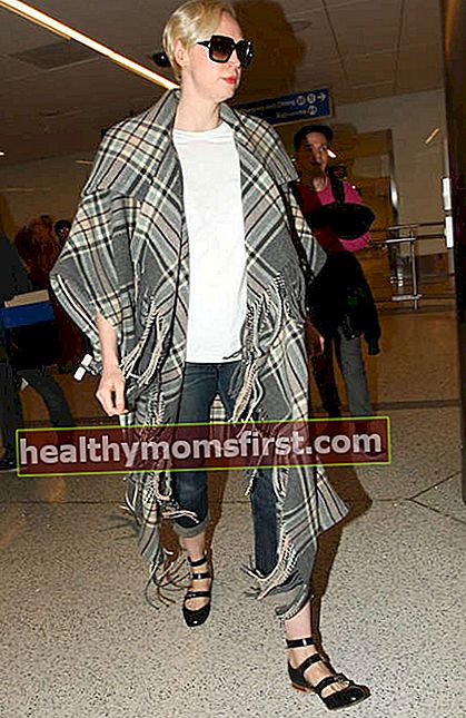 Gwendoline Christie tiba di Bandara LAX pada bulan Desember 2015