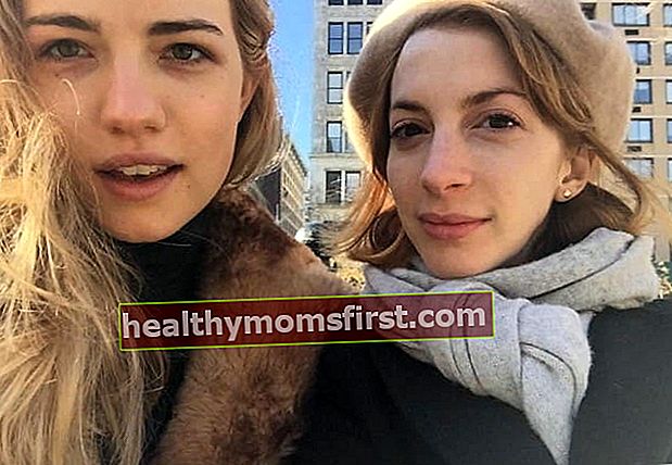 Willa Fitzgerald (Kiri) dan Molly Bernard dalam selfie pada Februari 2018