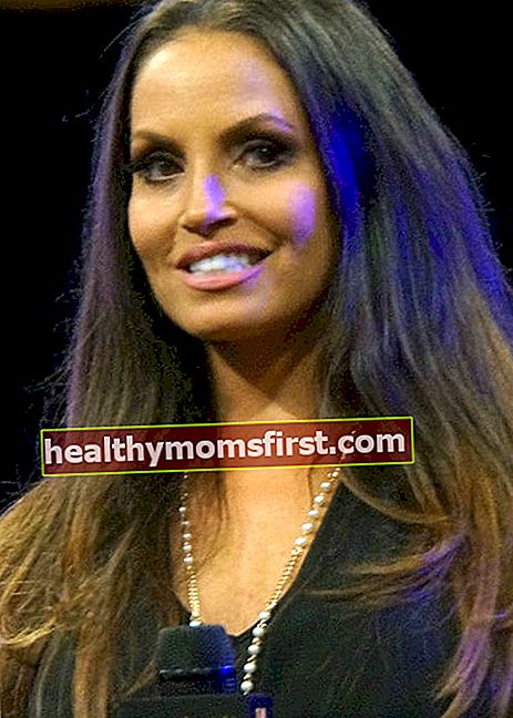 Trish Stratus у WWE на WrestleMania XXX Axxess у квітні 2014 року