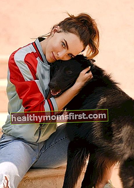 Belinda Peregrín seperti yang terlihat dalam gambar yang diambil bersama anjingnya pada Mei 2019