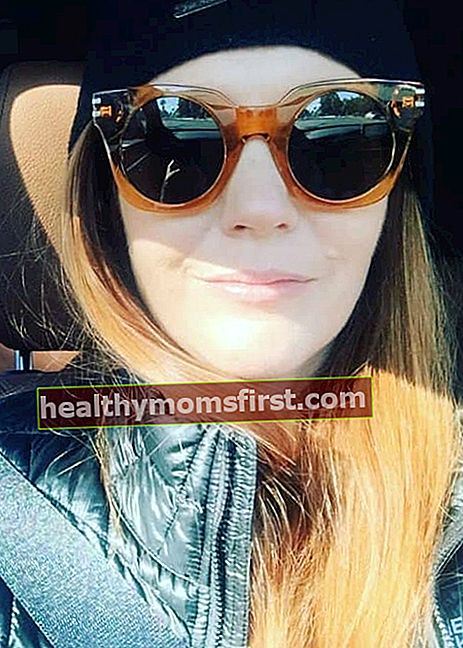 Darby Stanchfield dalam selfie Instagram seperti yang terlihat pada Januari 2019