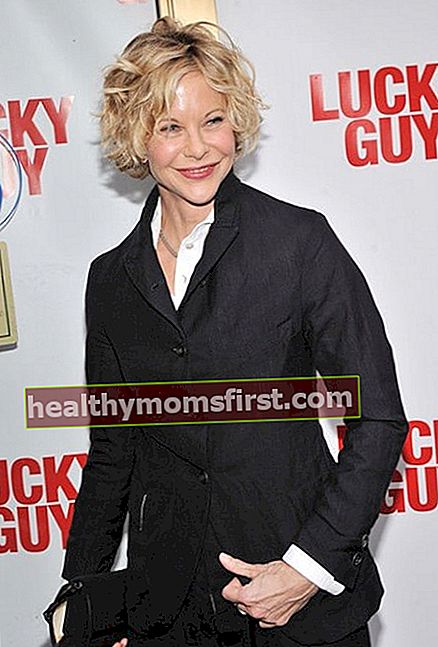 Meg Ryan menghadiri Malam Pembukaan Broadway 'Lucky Guy' di The Broadhurst Theatre pada tanggal 1 April 2013 di New York City