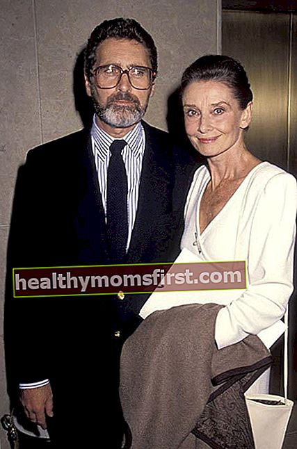 Audrey Hepburn และ Robert Wolders ที่ International Women's Forum ที่ Beverly Hills ในเดือนตุลาคม 1990