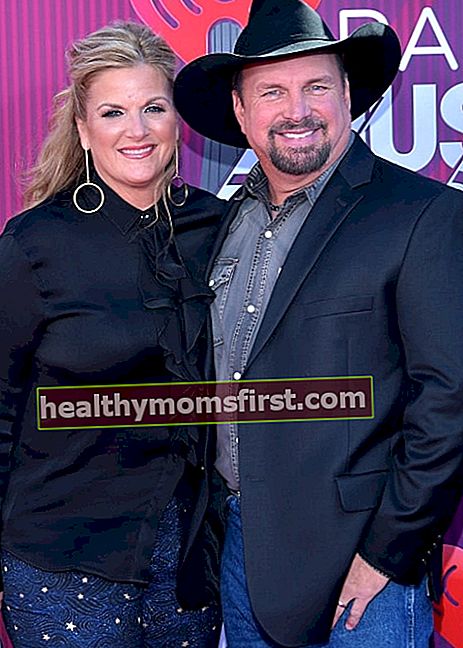 Trisha Yearwood seperti yang terlihat dalam foto bersama suaminya Garth Brooks di iHeart Music Awards 2019 di Los Angeles, California