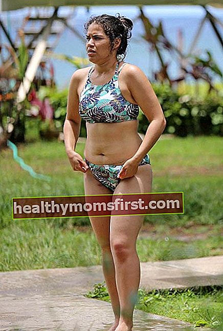 Tubuh montok bikini America Ferrera berlibur Ryan Williams di Kauai pada Juni 2016