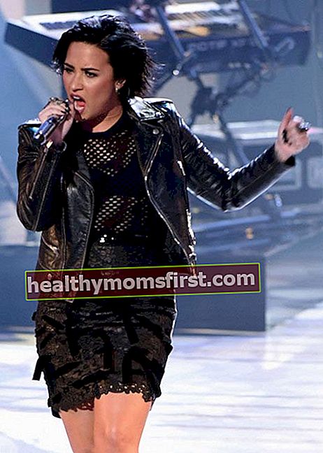 Demi Lovato semasa American Idol pada bulan Mac 2016
