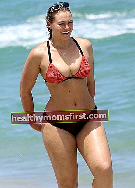 Iskra Lawrence mengenakan bikini di Miami Beach pada Juli 2016