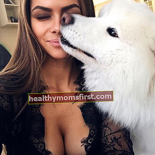Victoria Odintcova dengan anjingnya seperti yang terlihat pada Desember 2016