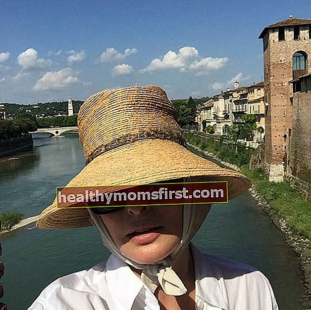 Linda Evangelista dalam selfie Instagram seperti yang terlihat pada Juli 2015